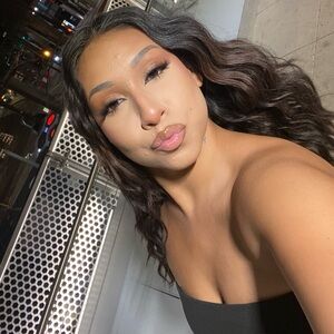 Meet your Posher, Felicity